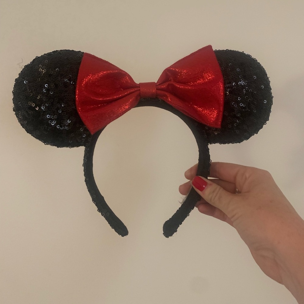 Women’s Minnie Mouse Disney ears